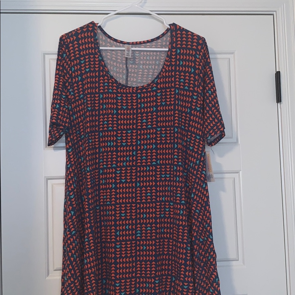 LULAROE PERFECT T TOP FLATTERING ARROW DESIGN